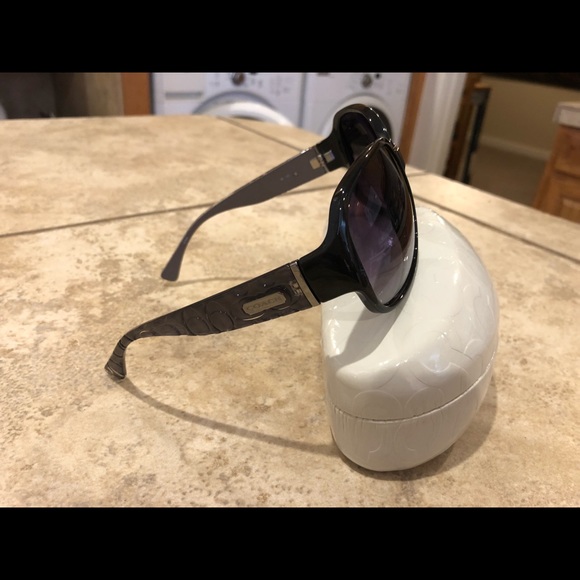 ****SOLD**** Coach S3010 sunglasses with case - Picture 3 of 6